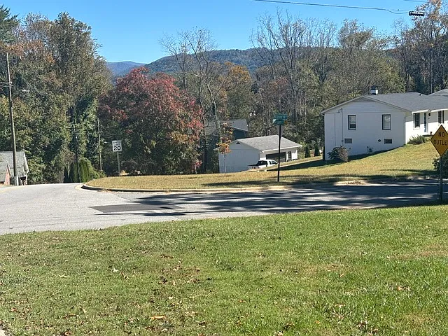3 bed, 1120 sqft, $1,595 — Photo 3