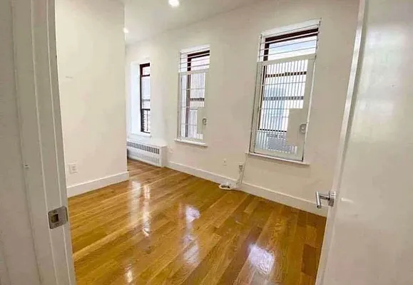 Rented by EastMount Realty LLC | media 4