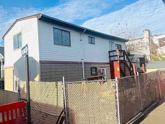 2nd image of 26 Aster Ct