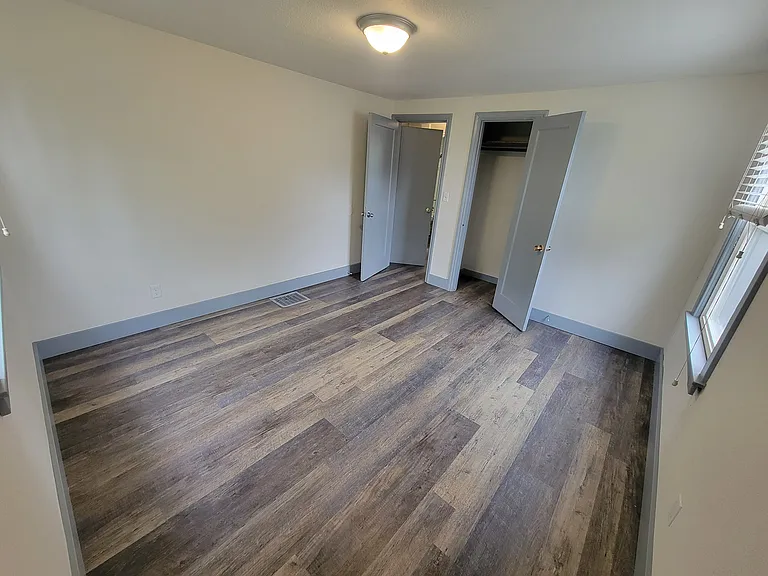 1212 Evans Ave W — Photo 15