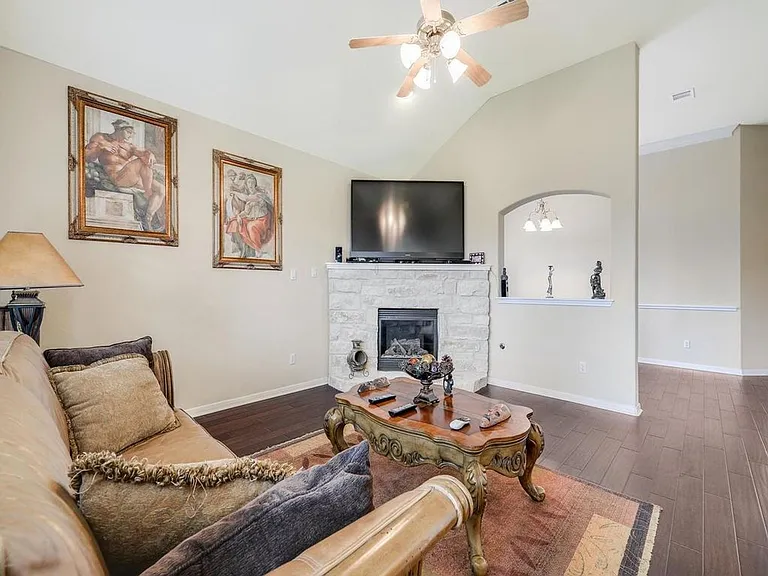 2209 Settlers Park Loop — Photo 15
