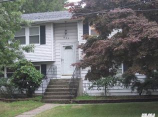 931 Grundy Ave, Holbrook, NY 11741
