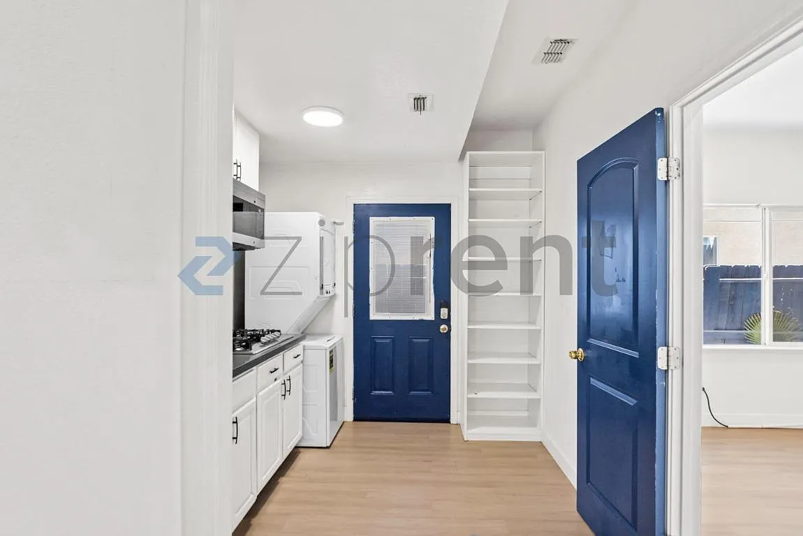2 bed, 900 sqft, $1,796 — Photo 3