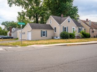 1053 Madison Hill Rd, Rahway, NJ 07065