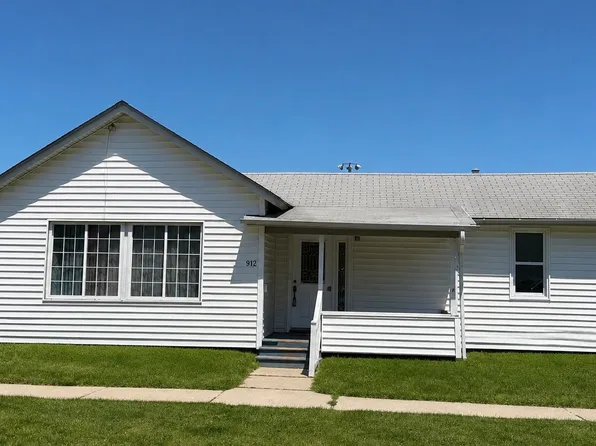912 Solfisburg Ave, Aurora, IL 60505