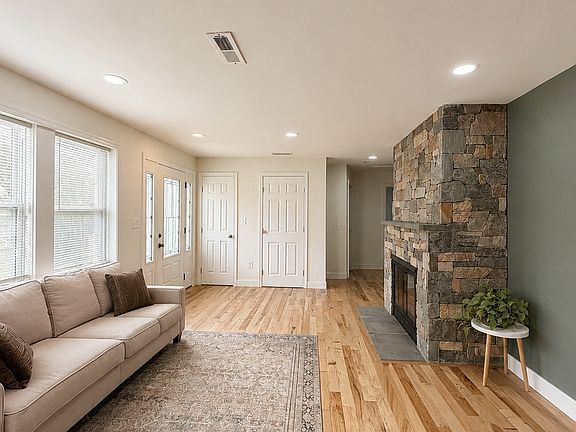 2nd image of 2711 Blueridge Ave