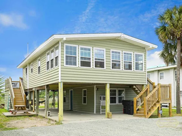 209 Dogwood Dr N, Murrells Inlet, SC 29576