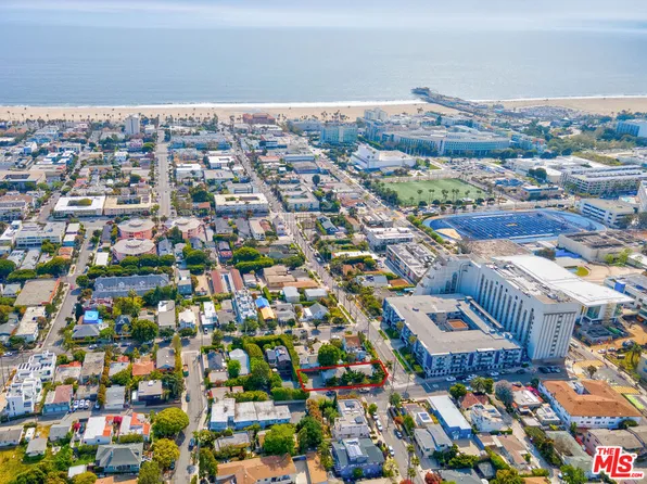 1940 6th St, Santa Monica, CA 90405