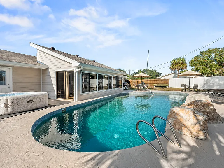 1260 Leslie Dr — Photo 30