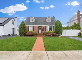 414 Harrison St, Franklin Square, NY 11010