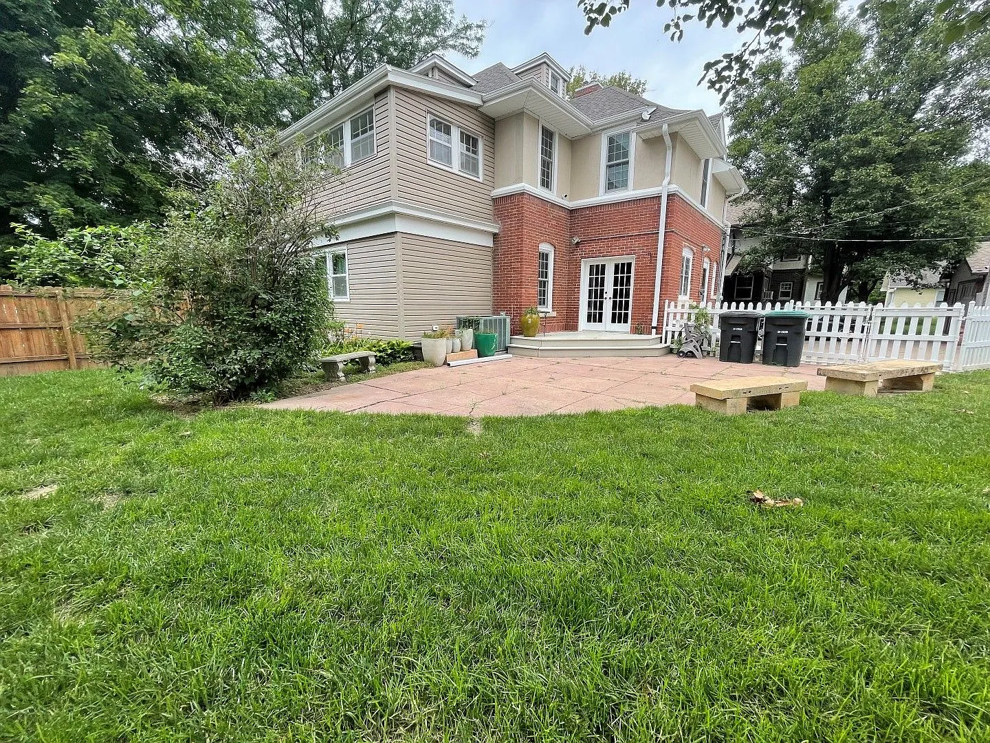 Large Home For Rent In Omaha's Blackstone Area — Photo 2