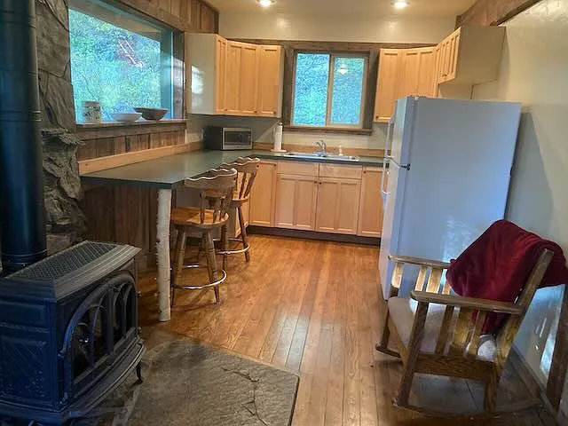 1 bed, 900 sqft, $1,000 — Photo 3