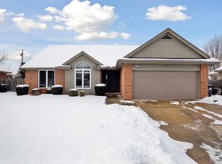 26980 Coachlight St, Woodhaven, MI 48183