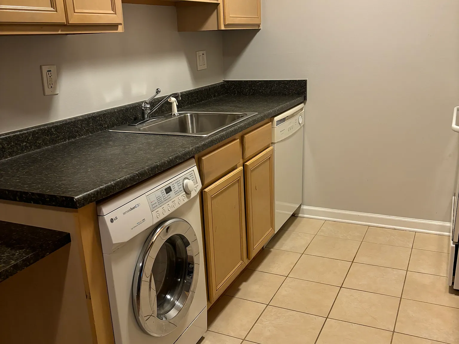 1 bed, 764 sqft, $1,050 — Photo 4
