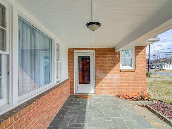 3rd image of 1019 Sheffield Dr