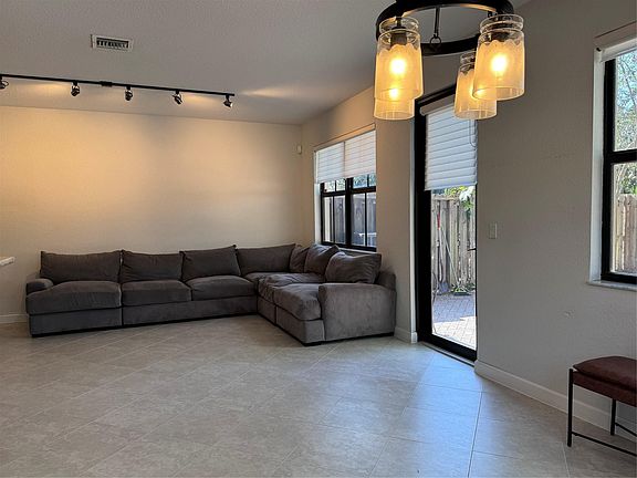5th image of 9636 S Town Parc Circle #9636