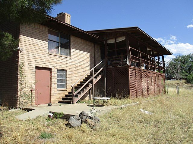 2nd image of 1005 N Loop Rd
