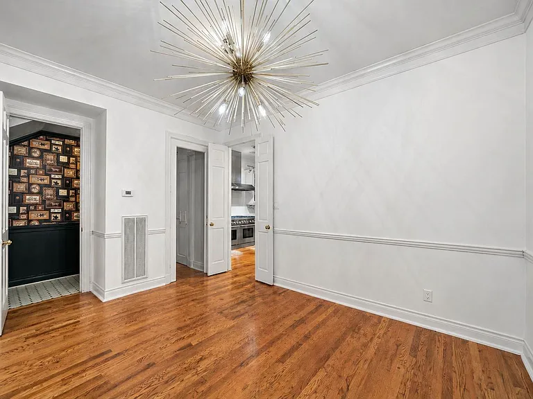 5136 Chevy Chase Dr — Photo 8