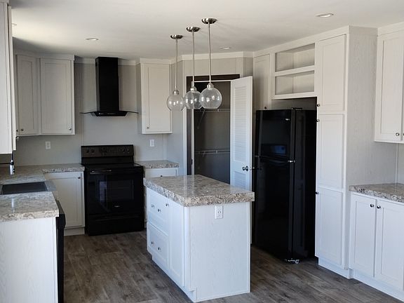 5th image of 129 Pineland Ave #116
