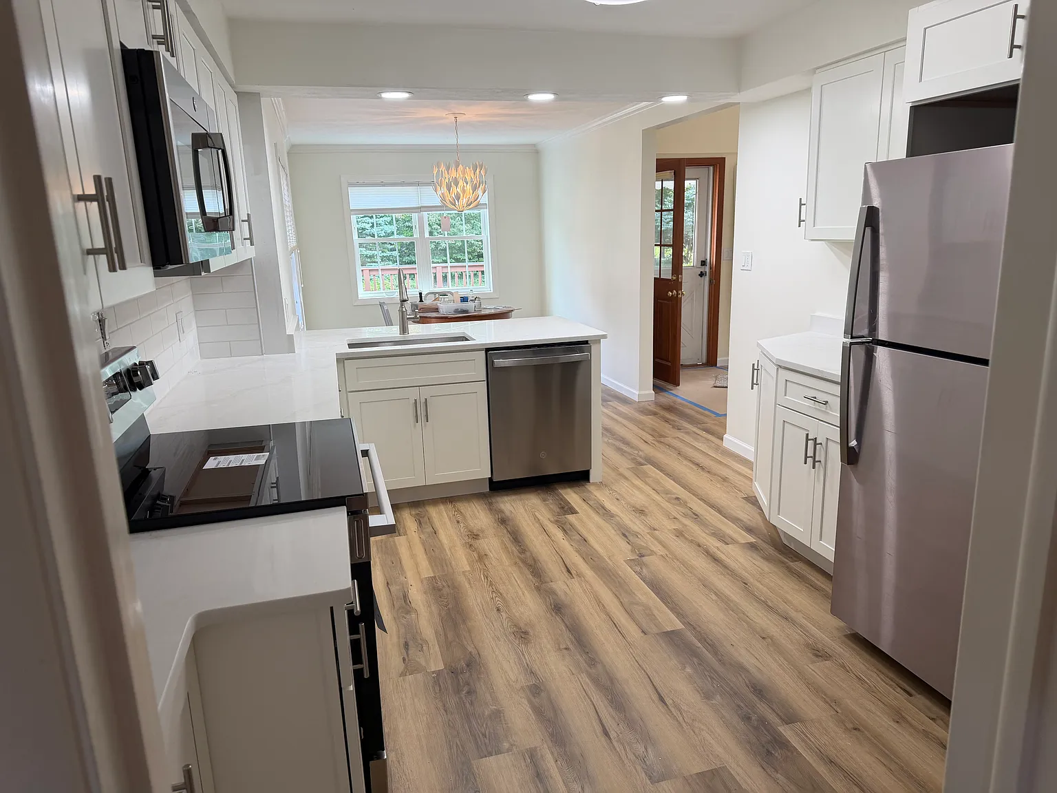 3 bed, 2300 sqft, $3,700 — Photo 4