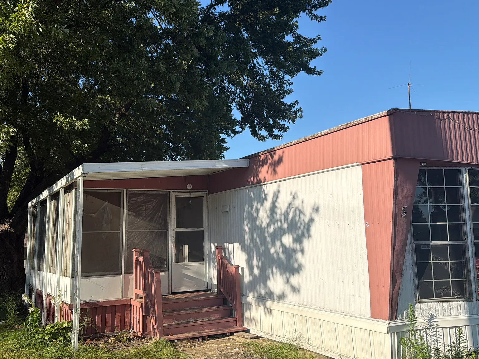3 bed, 1000 sqft, $995 — Photo 1