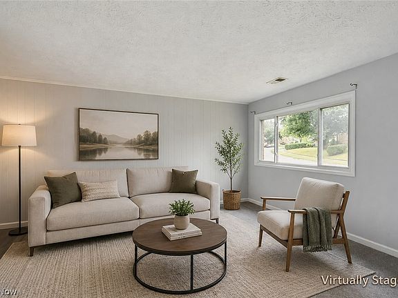 2nd image of 2415 Regentview St NE