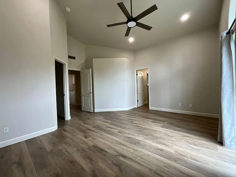 1834 E Lester Ave — Photo 12
