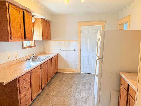 4th image of 718 Harrison St