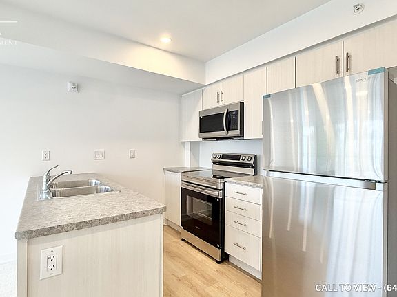 2nd image of 400 Mary St E #4
