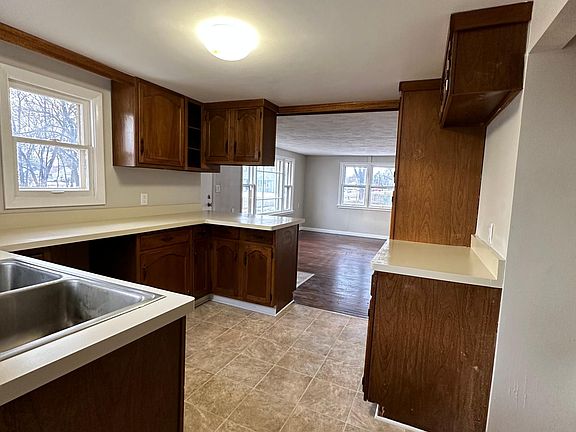 3rd image of 901 Anna Ave