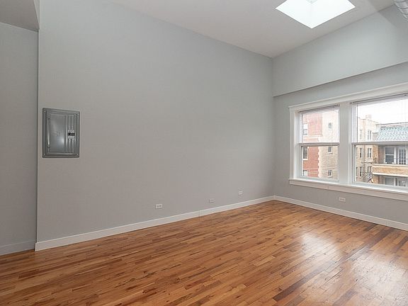 4th image of 7456 N Greenview Ave APT 4B