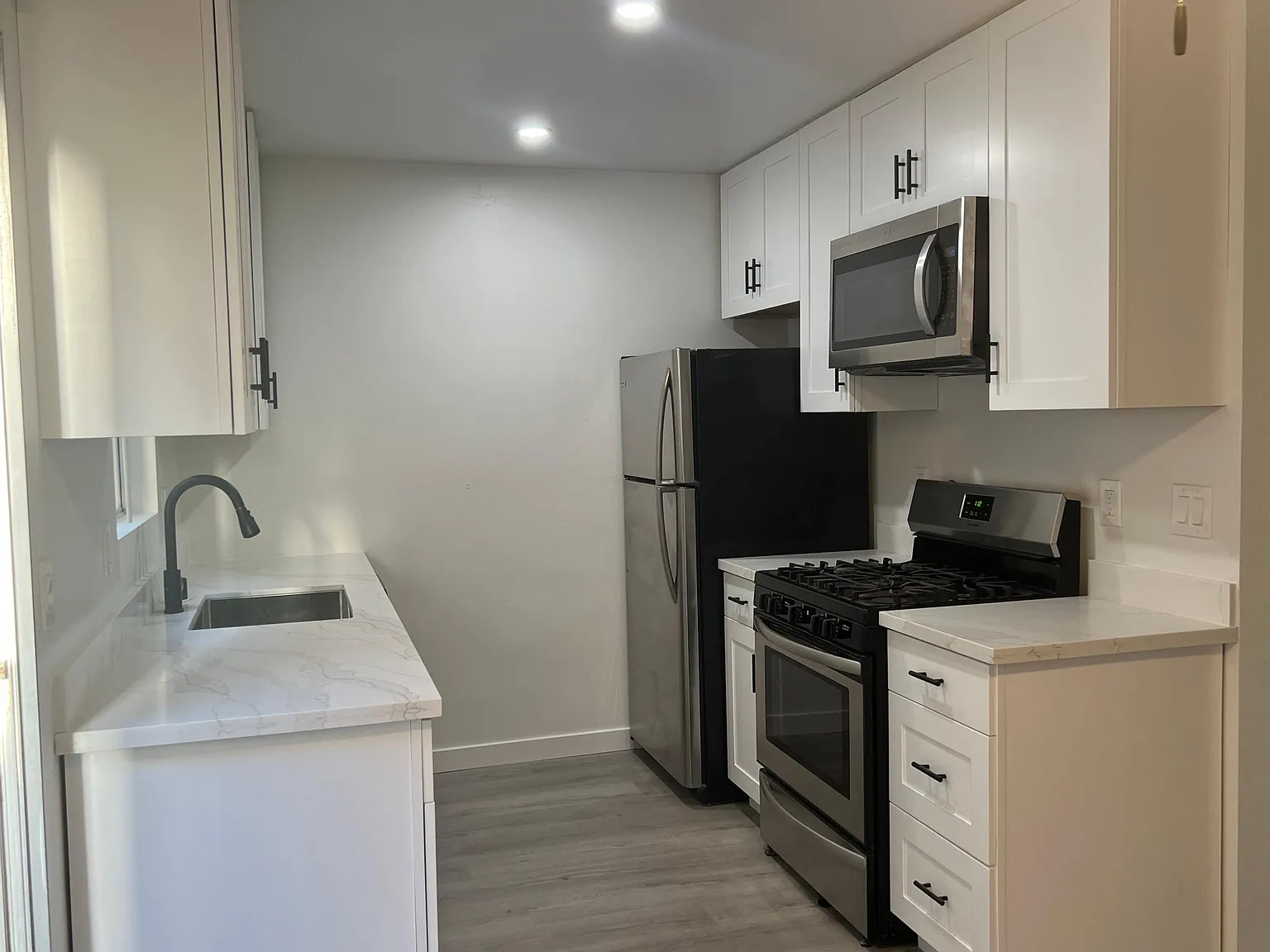2 bed, 1.5 bath, 985 sqft, $2,850 — Photo 3