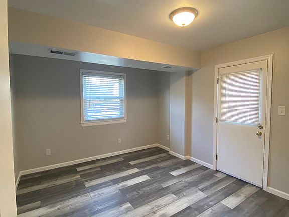 3rd image of 404 Jackson St APT 109