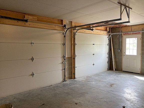 GARAGE/Mandoor Entry
