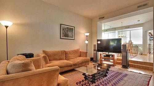 5th image of 429 Camille Cir