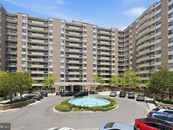 3001 Veazey Ter NW APT 923, Washington, DC 20008