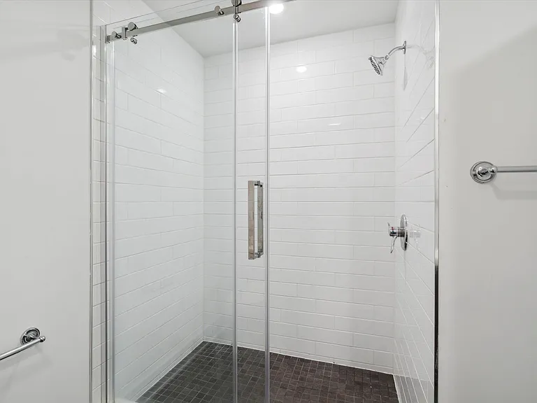 1328 N Franklin St #1F — Photo 9
