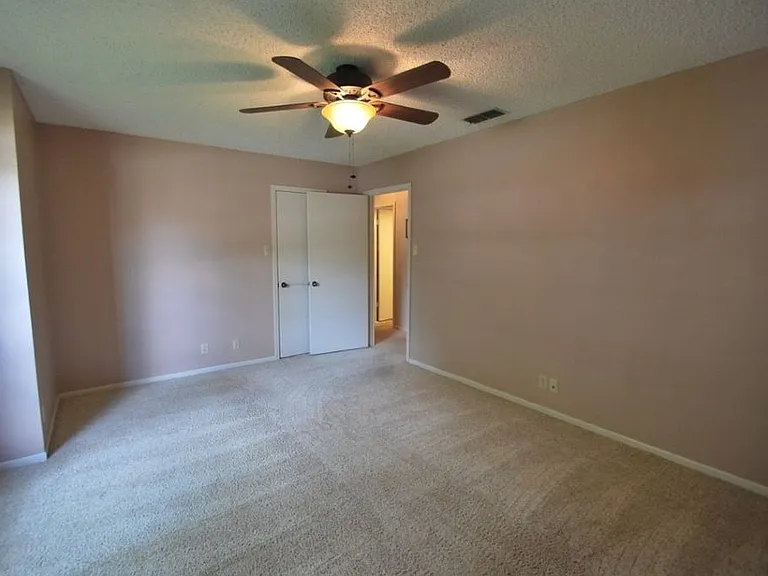 601 W Rieck Rd — Photo 3
