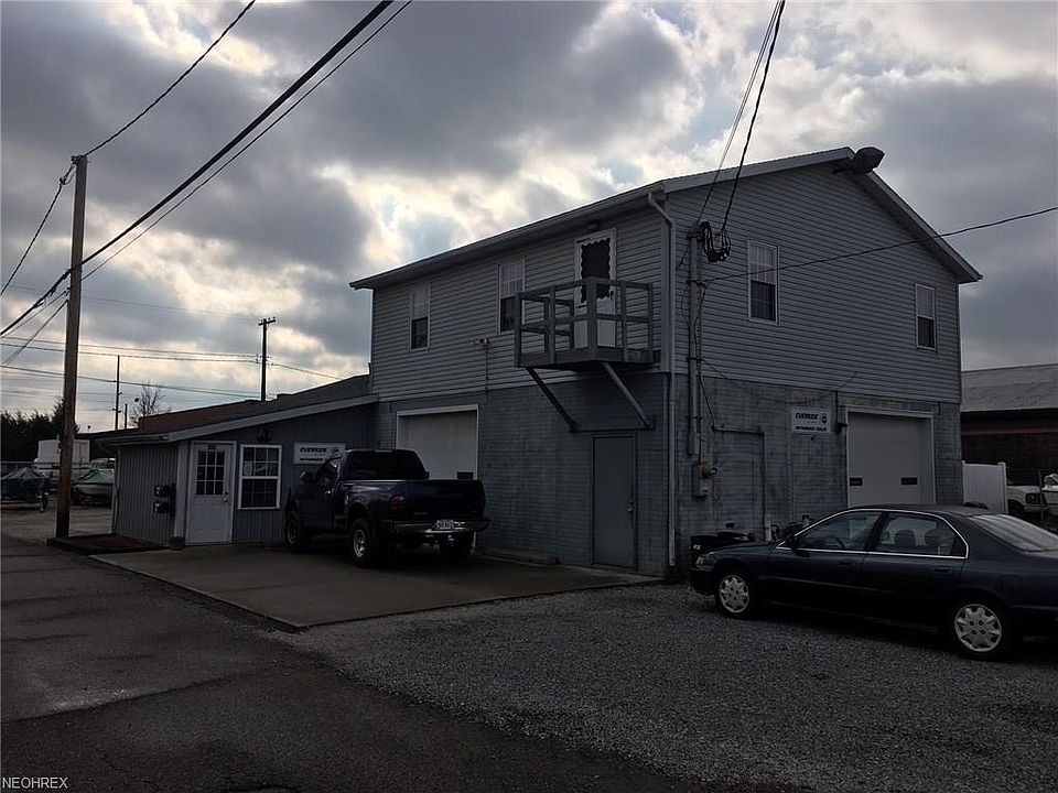 1st image of 218 W 2nd St