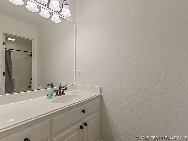 4902 S 165th East Ave — Photo 45