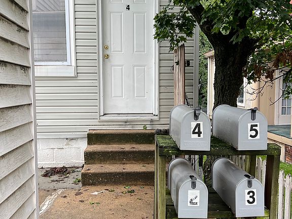5th image of 2630 Walnut St APT 4