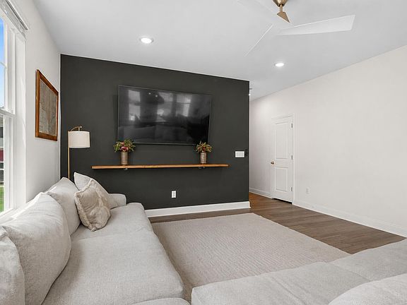 4th image of 37 Burford Way