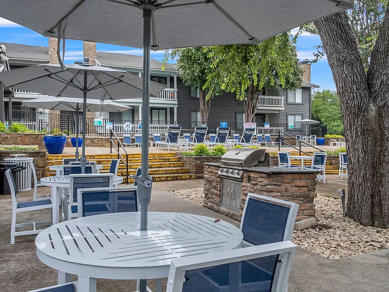 Riverwalk Apartments — Photo 28