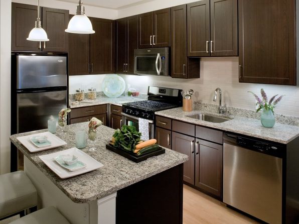 998 Stewart Ave #1B-1Ba-1035Sqft