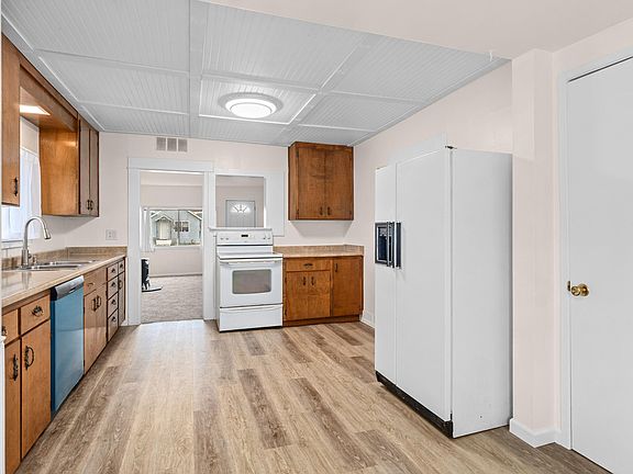 5th image of 202 W Court Ave