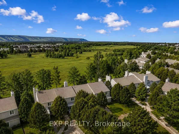 576 Oxbow Cres #16, Collingwood, ON L9Y 5B4