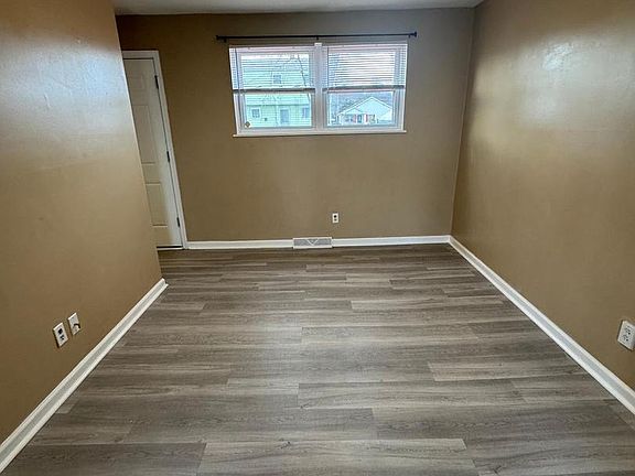 5th image of 729 W 11th St