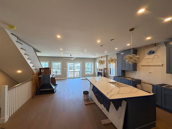 5th image of 207 N Sacramento Ave