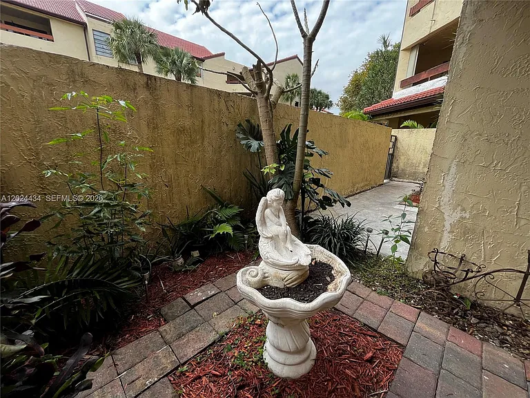 8800 SW 123rd Ct #J-106 — Photo 6