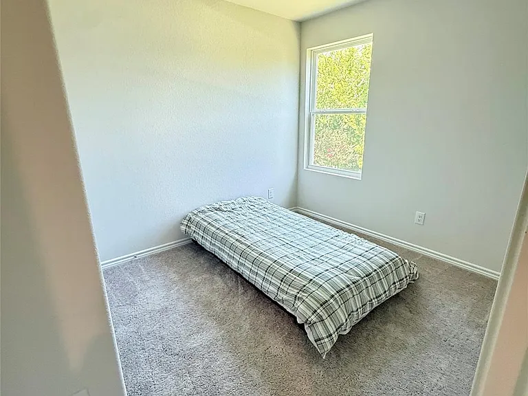 310 N Orange St — Photo 8
